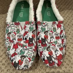 TOMS Fleece Lined Women's Shoes w/ Dogs In Sweaters size 8.