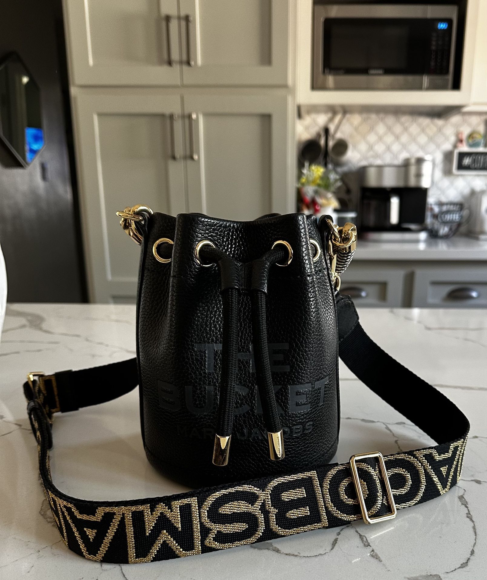 bucket bag