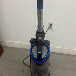 BISSELL Very Good Working Condition Vacuum Almost Brand New