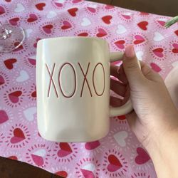 Rae Dunn XOXO mug