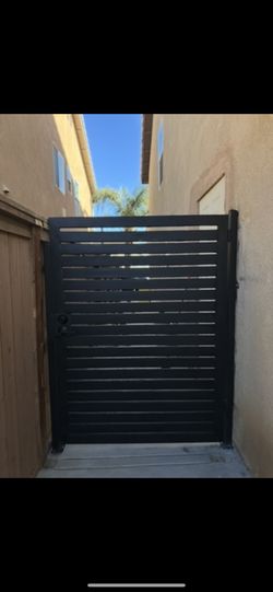 Side Gate