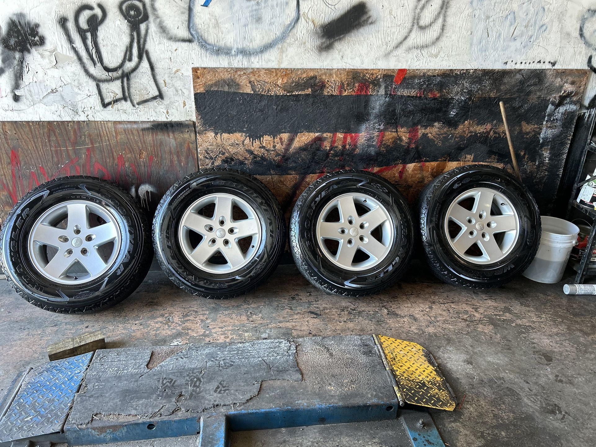 2009 jeep wrangler 245/75R17 tires and 17” rims for Sale in Fort Myers, FL OfferUp