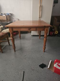 Oak Wood Table, 4 Matching Cushioned Chairs, 2 Leaflets