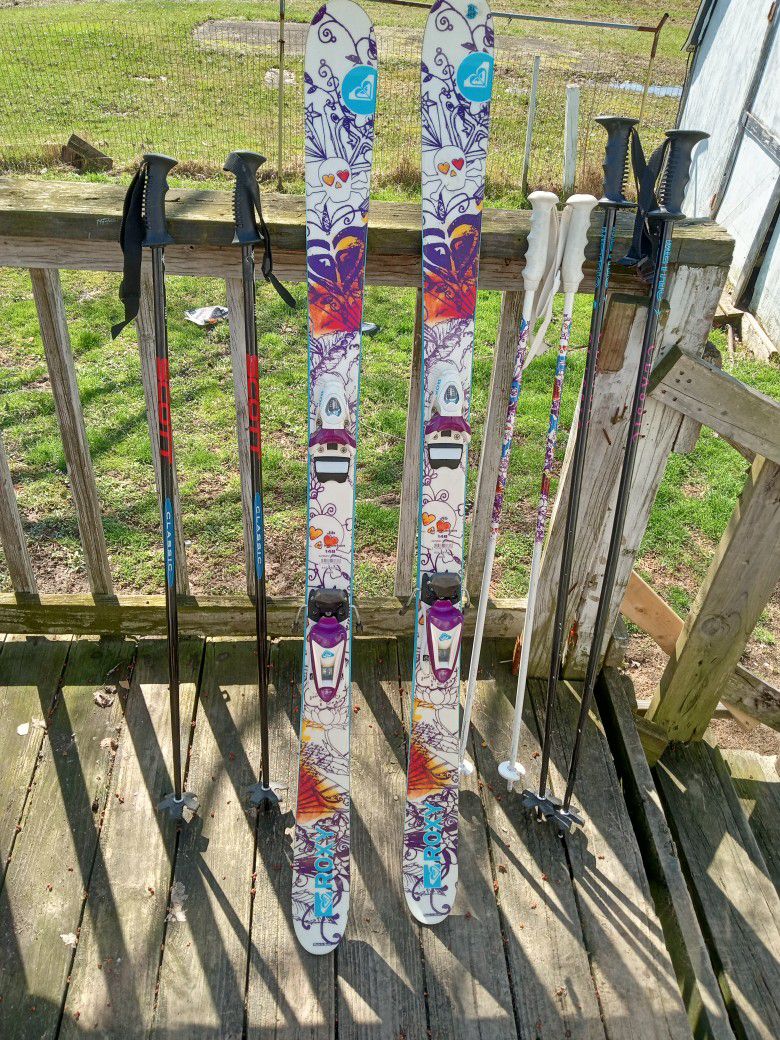 For Sale Snow Skis With 3 Sets Of Poles And Bag 