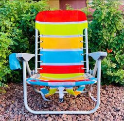 FOLDABLE, BRIGHT STRIPED BEACH CHAIR 🌈 READY FOR SUMMER FUN! ☀️
