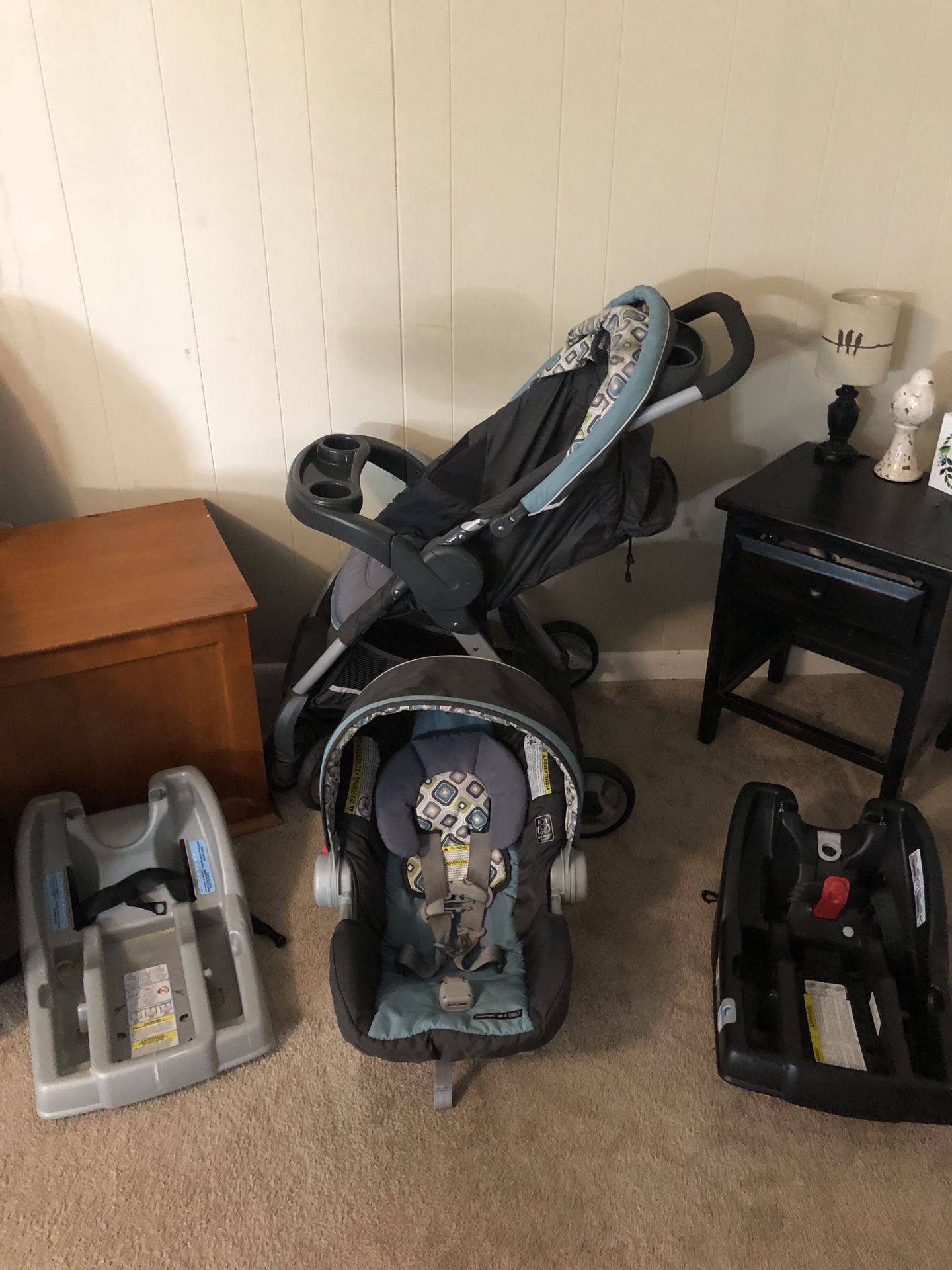 Graco car seat, stroller and two bases