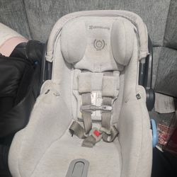 Uppababy Mesa Infant Car seat with Base