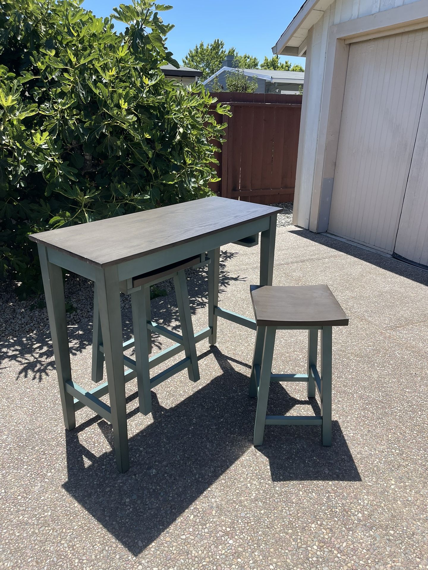 Breakfast nook table