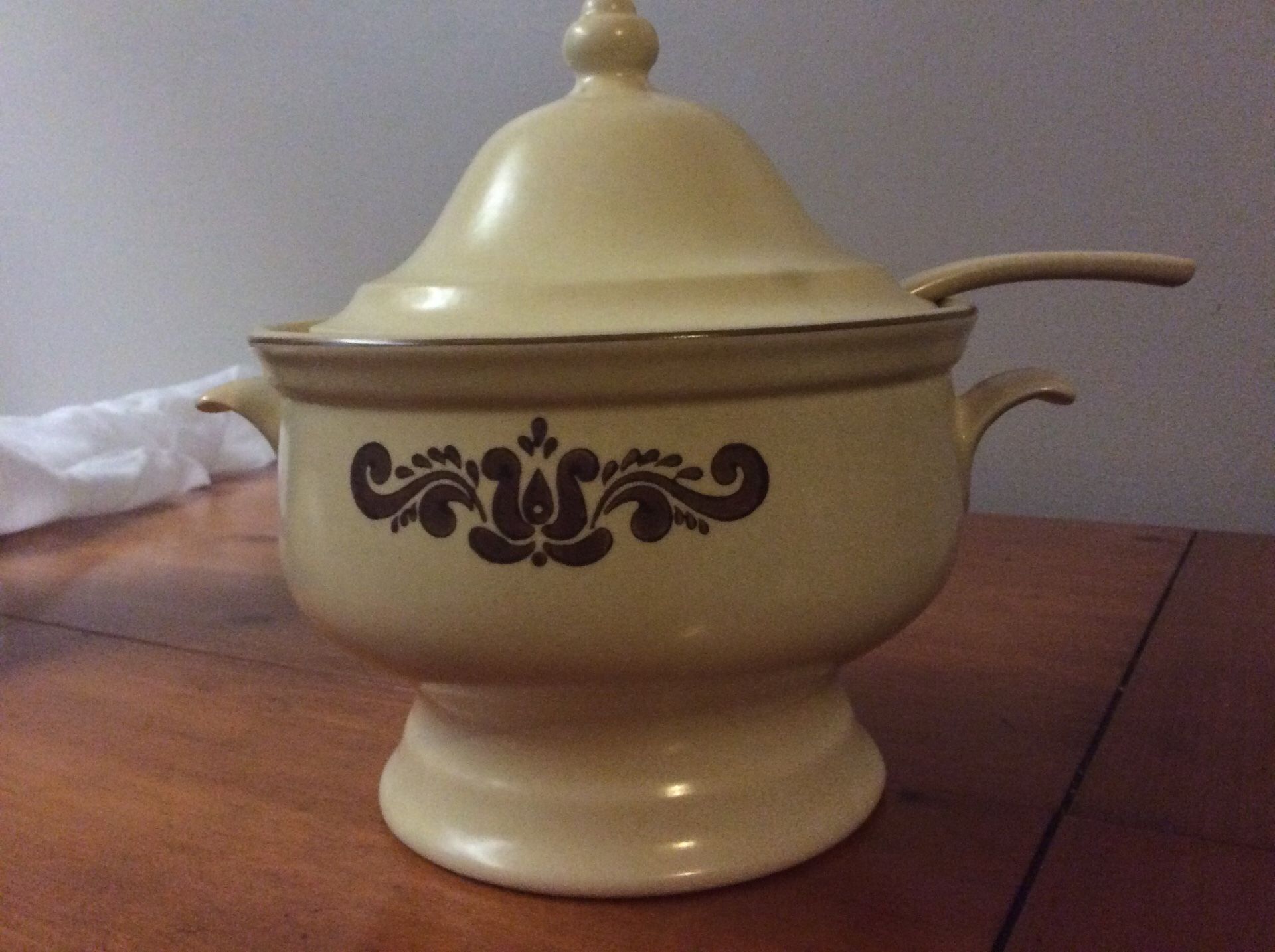 PFALTZGRAFF SOUP TAURINE WITH LADLE. Great condition.