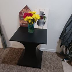 Modern pedestal stand clean asking $40 cash must pick up Broadway and apache buckeye az