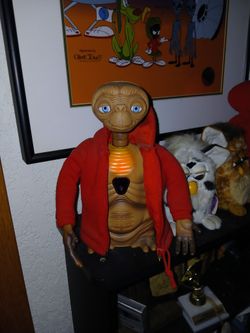 Is original E.T.  doll With owner's manual