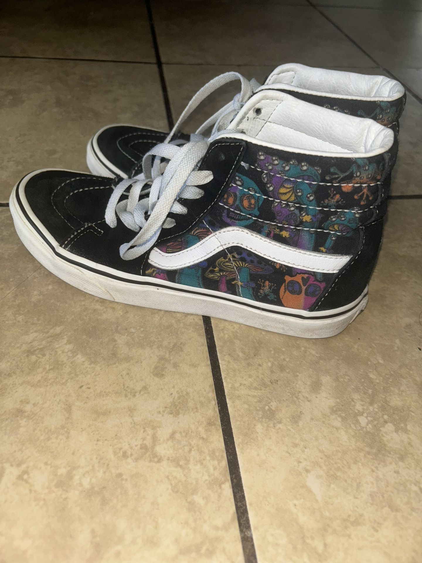 Cool High top Black Vans 