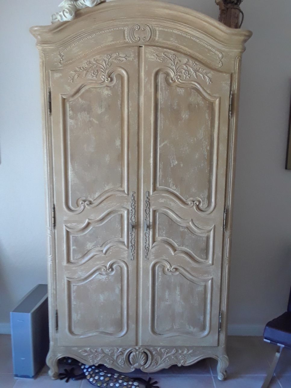 Henredon secretary paid 6500 looking for 3000 firm or best offer beautiful piece of furniture
