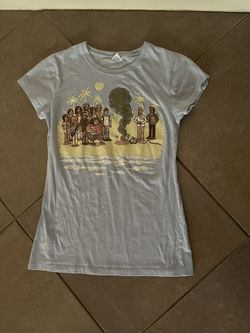 T SHIRT SIZE MEDIUM (FITS LIKE A SMALL) OF TV SERIES LOST FOR ONLY $17.00