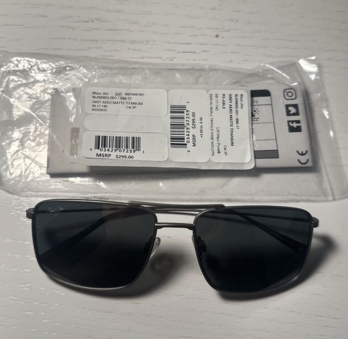 Maui Jim Aeko 886-17 Aviator Sunglasses Matte Titanium Polarized Grey Lens NEW Retail: $300