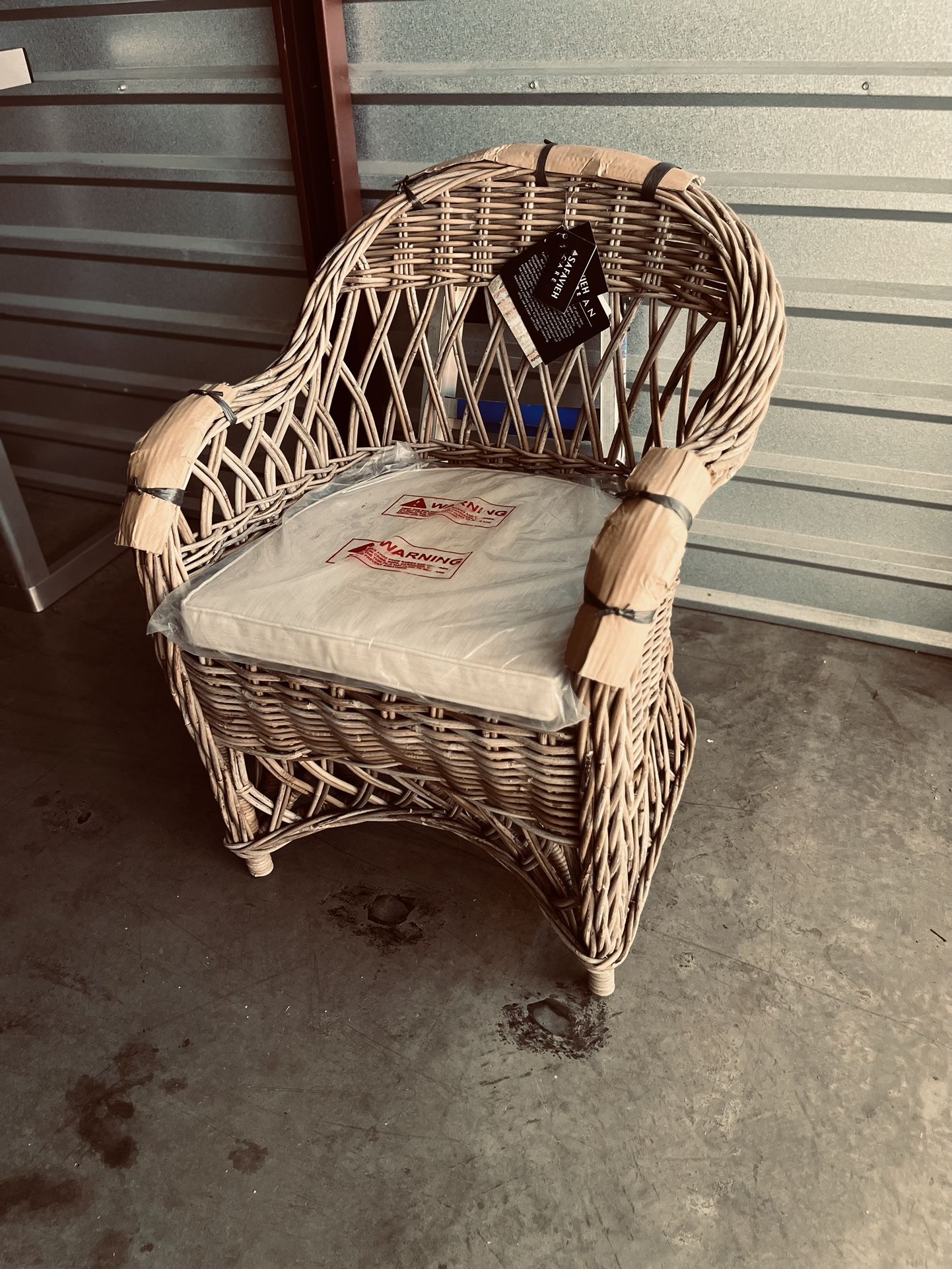 Safavieh Outdoor Chair