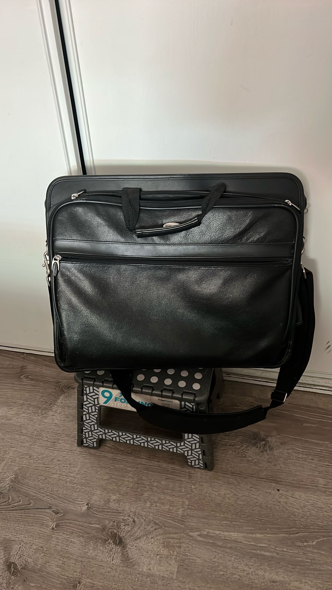 Leather Targus travel bag