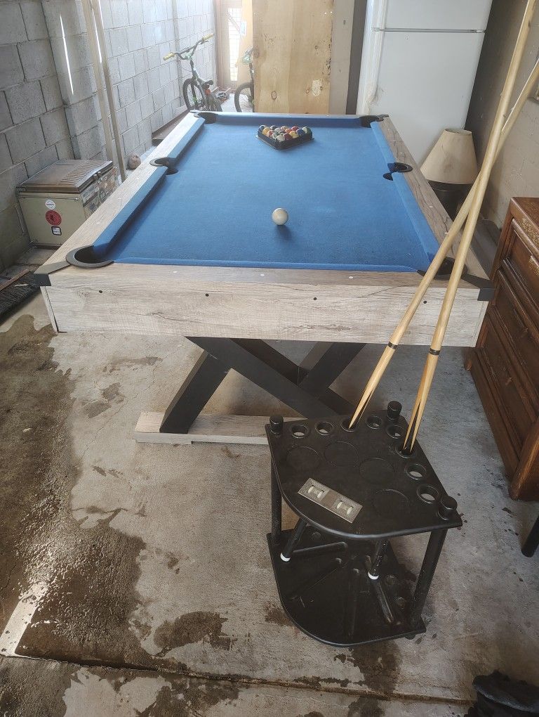 Lightweight Pool Table