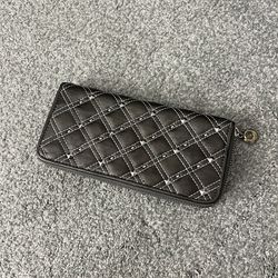 Pretty Gray Brown Women’s Wallet with Zip Closure