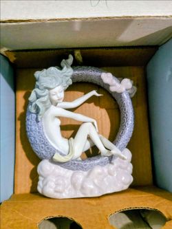 LLADRO Full Moon Figurine