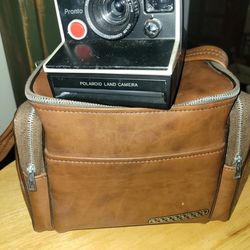 Poloroid Camera With Carrying Case

