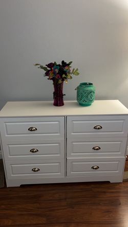 White drawer dresser