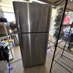 Frigidaire 20.4 Refrigerator - like new