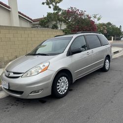 2009 Toyota Sienna 