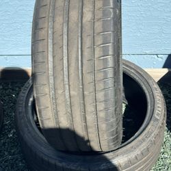 235/35ZR19 Michelin Pilot Sport 4S 91Y XL Black Wall Tire 8.5/32nds