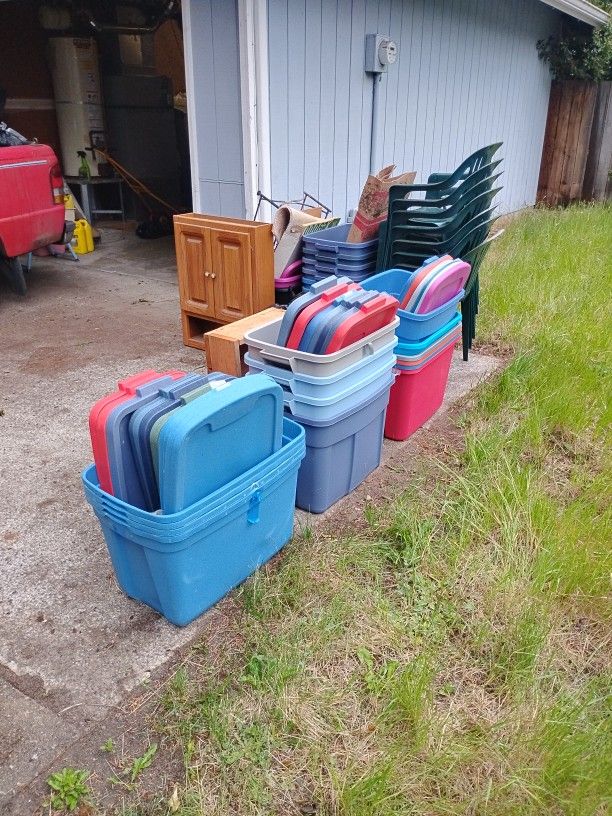 Tons Of Plastic Bins Plastic Chairs On Lumber Asking 20 Bucks For Everything