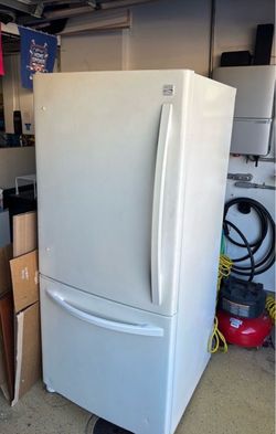 Refrigerator household fridge freezer works excellent! (free local delivery) $350 firm