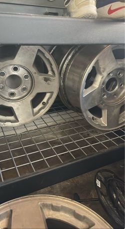 03-07 Chevy Silverado wheels OEM 17”