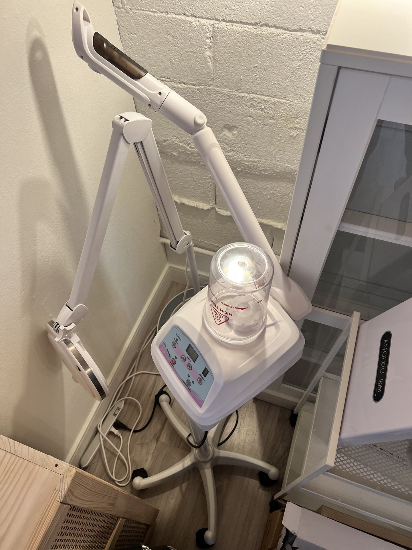 Facial steamer with Ozone