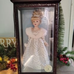 Antique Doll/ Mona Antigua 