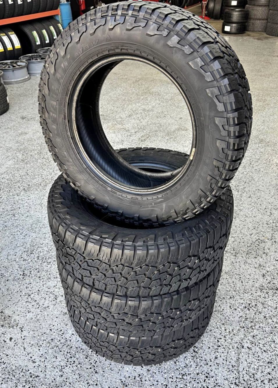 265/70/16 Falken vendo un set de llantas usadas excelente condiciones de vida las 4 ✅🤩I am selling a set of used tires, all 4 in excellent living con