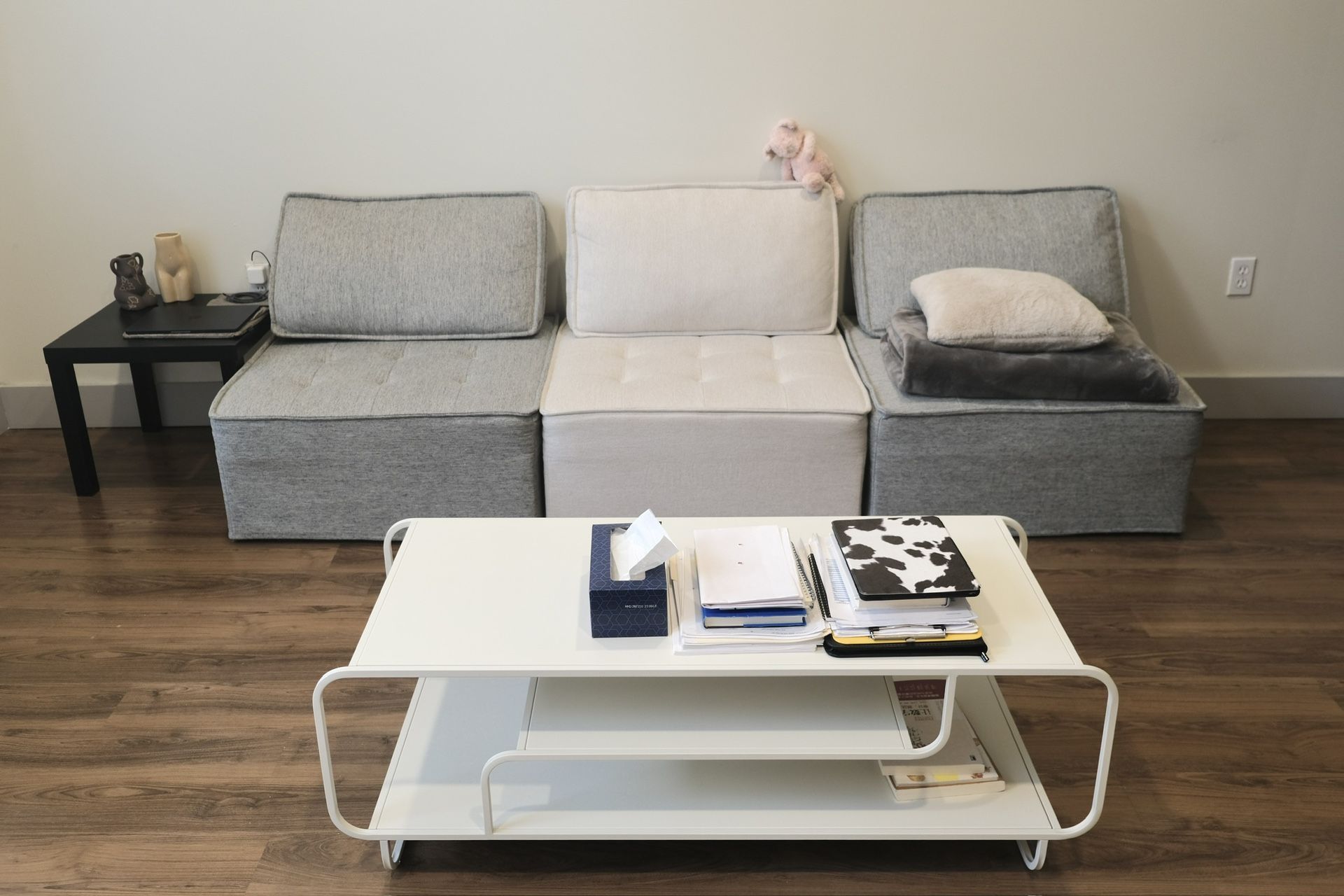 Moving Sale – First-Hand Modular Sofa + Coffee Table (Pet-Free, Super Clean)