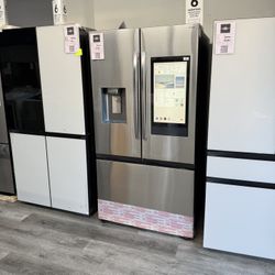 Samsung - Mega Capacity 3-Door French Door Refrigerator With Four Types Of Ice & Family Hub In Stainless Steel 😍