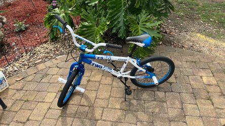 20” Ozone 500 freestyle BMX Bicycle for kids or adults from 4’ to 5’ tall