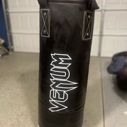 Gym bag with hardware kit