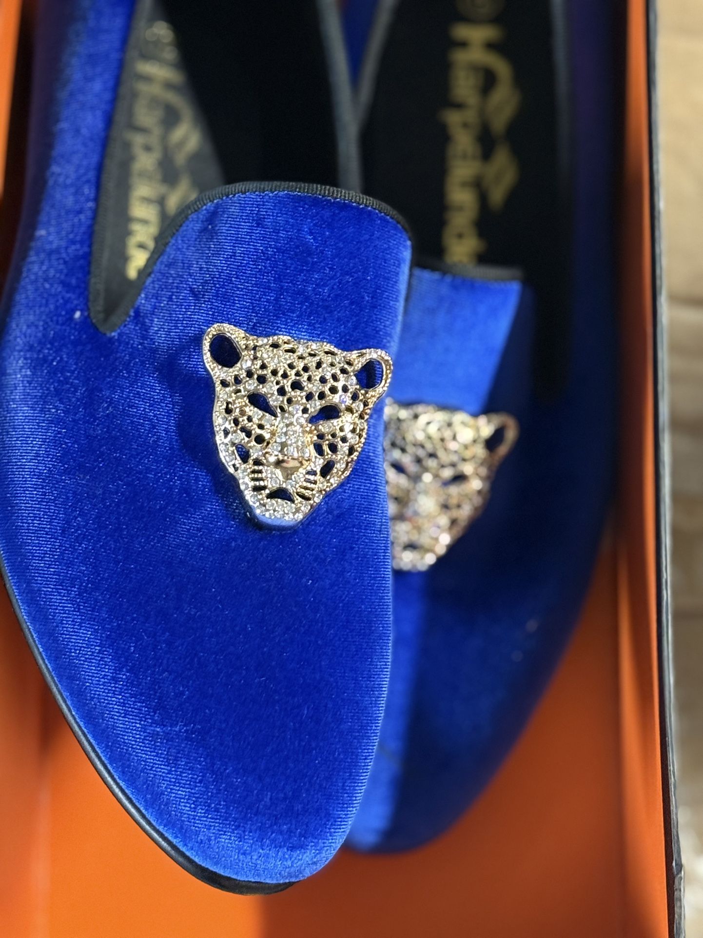 Harpelunde Men's Size 12 Blue Velvet Dress Shoes With Jaguar Harpelunde Men's Size 12 Blue Velvet Dress Shoes With Jaguar