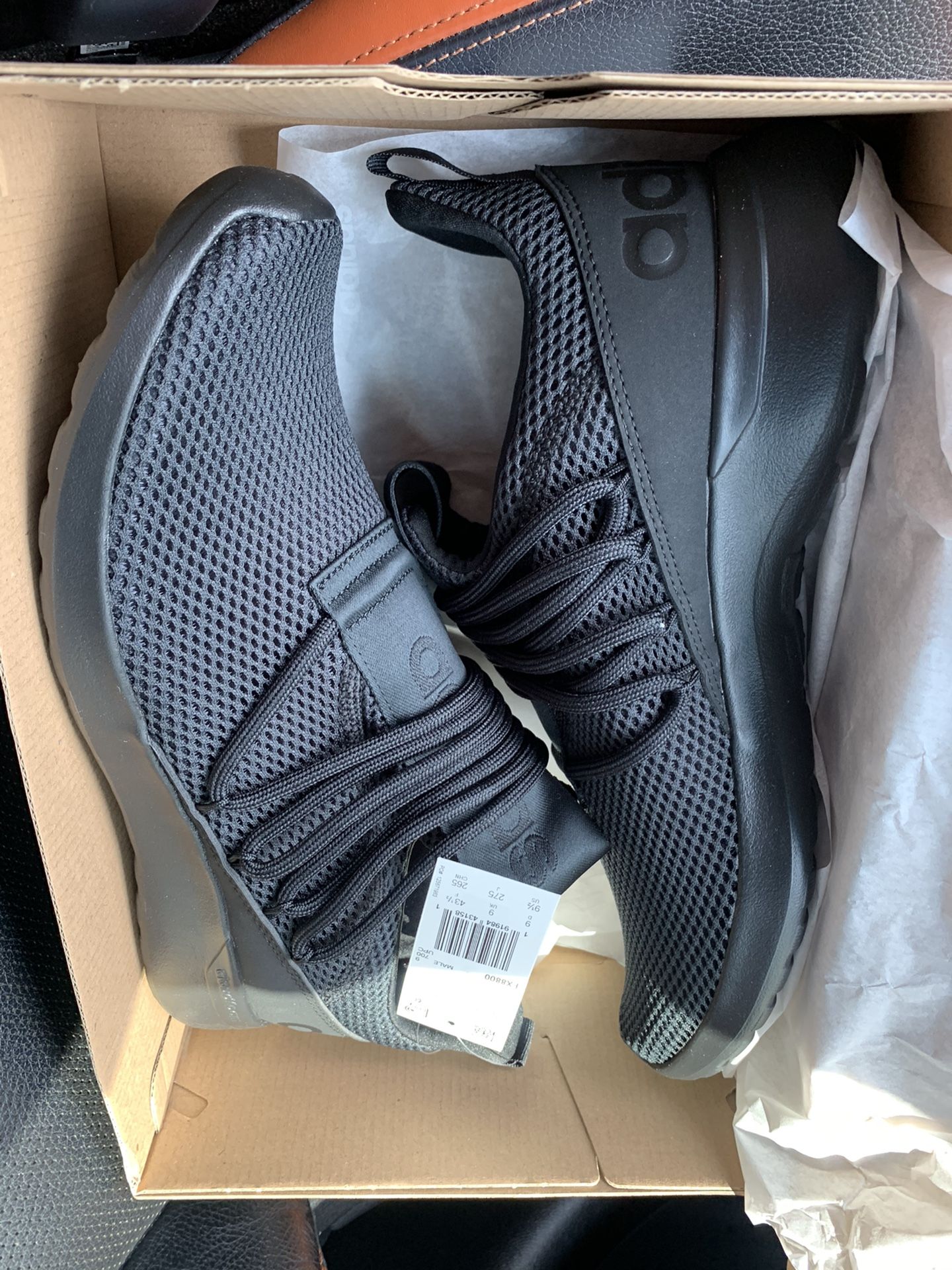 Adidas BRAND NEW 9 1/2 MENS