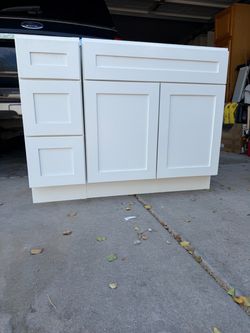 White kitchen cabinets