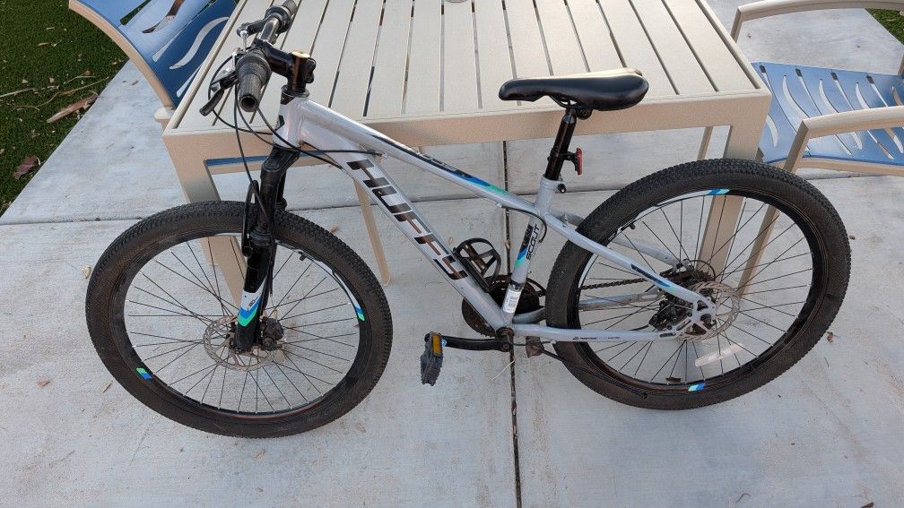 Mountain Bike Scout with disc brakes, 26-in tires, 15,5-in frame,21-speed