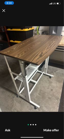 Foldable desk/table