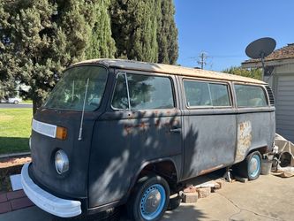 1979 VW Volkswagen bus.