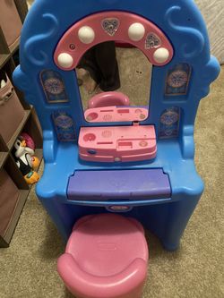 Kids Make Up Vanity