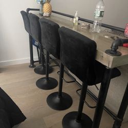 BAR TABLE + STOOLS