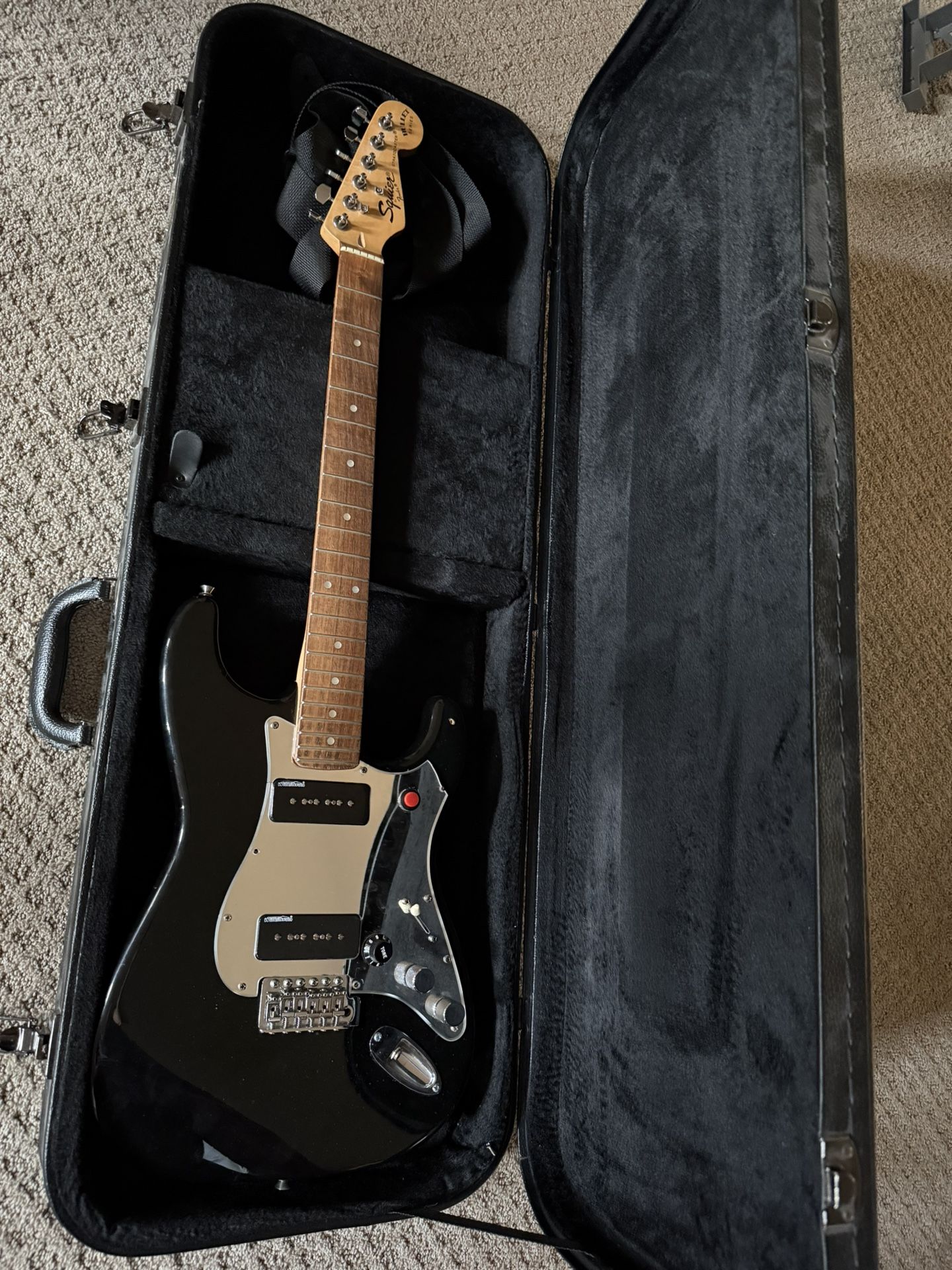 Music Fender - Black Squire Bullet - Kill Switch - Case & Strap