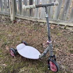 Kids Three Wheel Scooter
