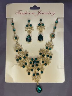 Green necklace set